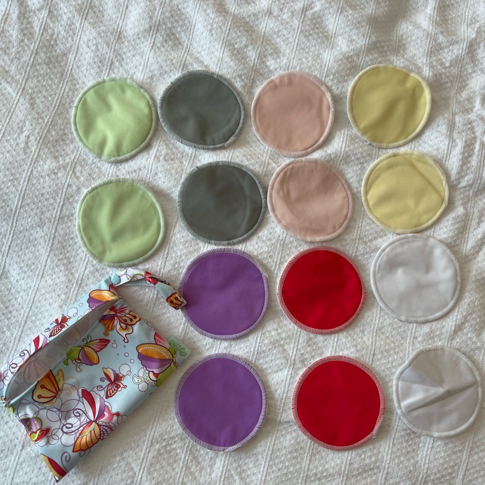 NWOT wegreeco Nursing Pads (14) plus Storage and Laundry bags
